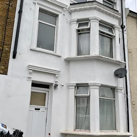 Homestay Elmdene Road