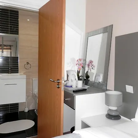 Heathrow Travellers Hub 3*