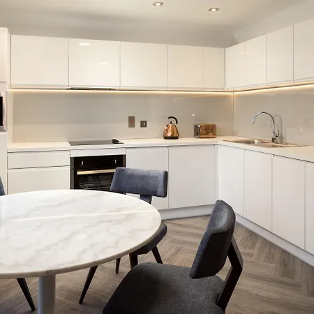 Roomzzz Stratford 4* Londra