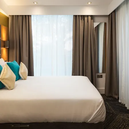 Roomzzz Stratford Aparthotel