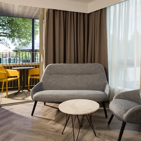 Roomzzz Stratford 4* Londra