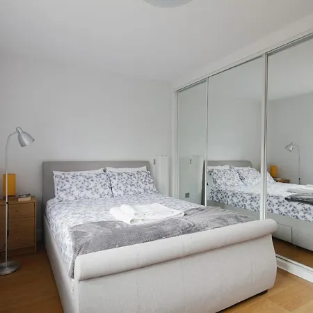 Apartment Bright & Welcoming Garden Flat Sleeps 6 In Style