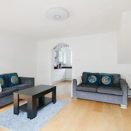 Apartment Bright & Welcoming Garden Flat Sleeps 6 In Style *