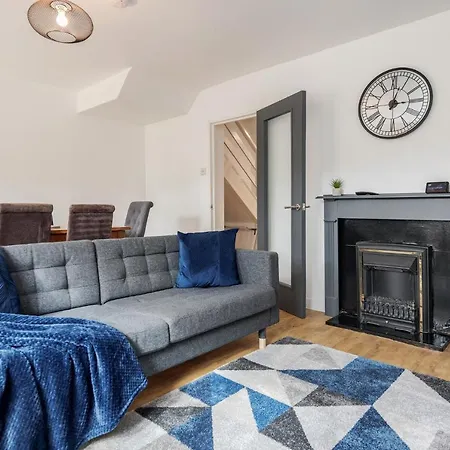 Carlile House - 5 Bedroom, Sleeps 8, Free Parking, 2 Bathrooms By Damask Homes Holiday home London