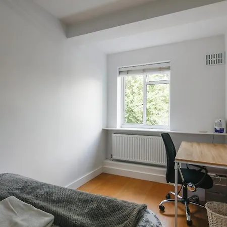 Bright & Welcoming Garden Flat Sleeps 6 In Style Apartment London