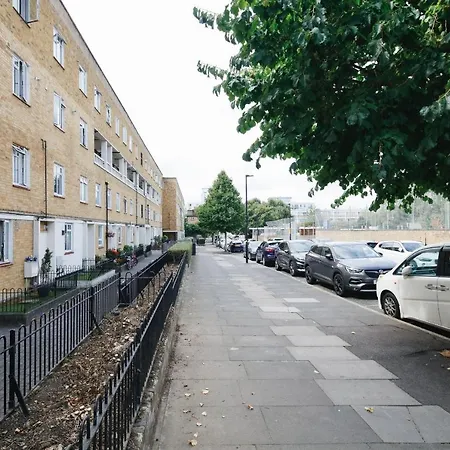 Bright & Welcoming Garden Flat Sleeps 6 In Style * London