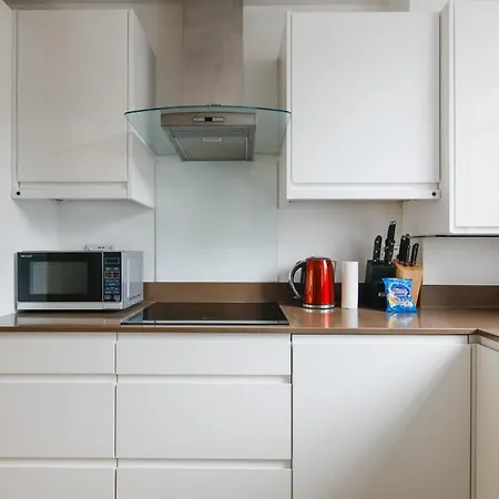 Bright & Welcoming Garden Flat Sleeps 6 In Style *