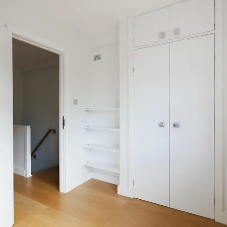 Bright & Welcoming Garden Flat Sleeps 6 In Style Apartment *