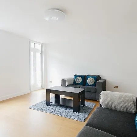 Bright & Welcoming Garden Flat Sleeps 6 In Style Apartment London