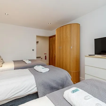 Premium Excel 3 & 2 Bedrooms * London