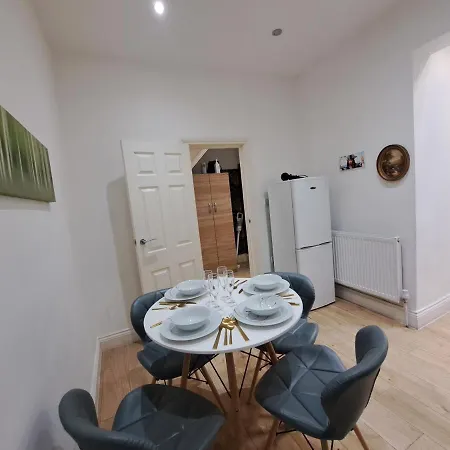 Comfy Fenia Homestay London