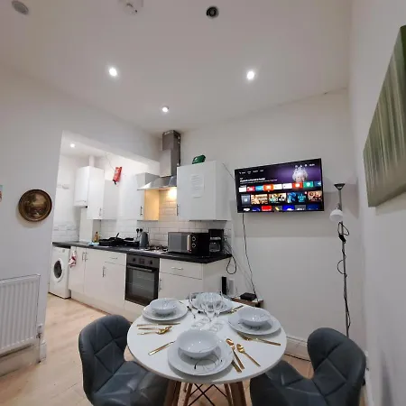 Comfy Fenia Homestay
