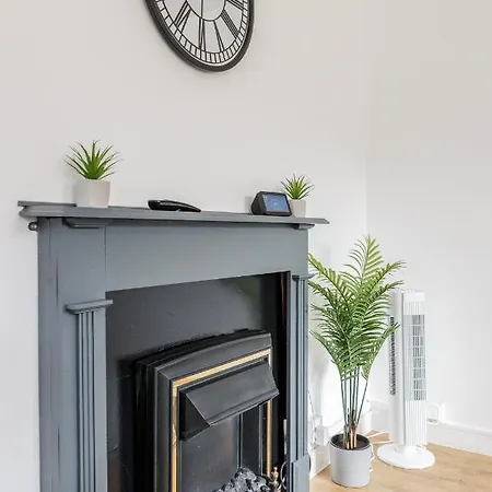 Holiday home Carlile House - 5 Bedroom, Sleeps 8, Free Parking, 2 Bathrooms By Damask Homes London