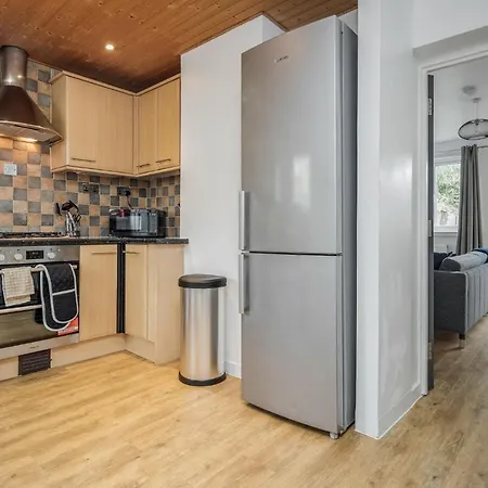Carlile House - 5 Bedroom, Sleeps 8, Free Parking, 2 Bathrooms By Damask Homes Holiday home London