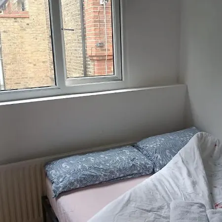Hostel Bright Double Bedroom London