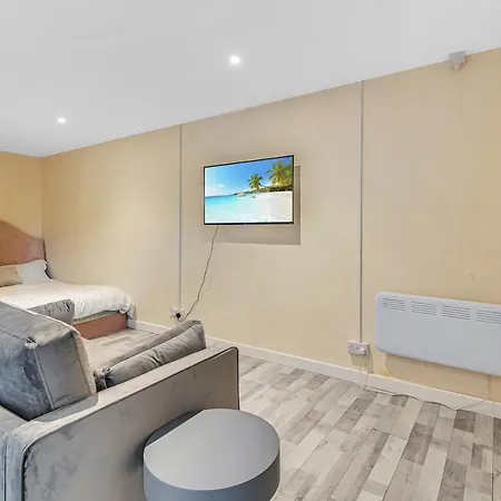 By Rehoboth - Overcomers- Deptford Apartment
