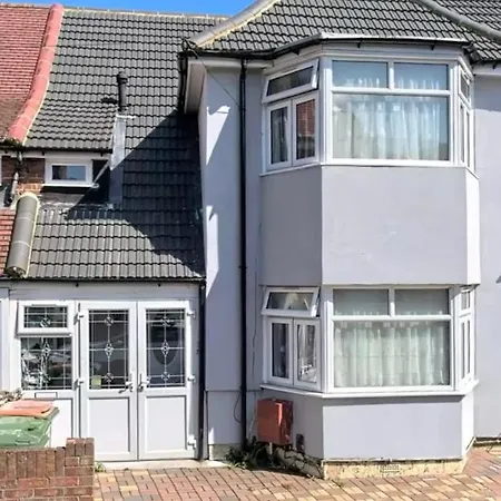 Hameway House- Stunning 4 Bedroom House With A Spacious Kitchen London