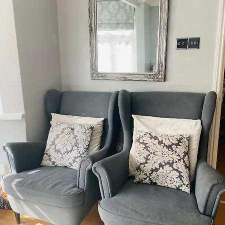 Hameway House- Stunning 4 Bedroom House With A Spacious Kitchen Holiday home *