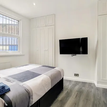 Lovely 4 Bed Perfect For Families! Apartment *
