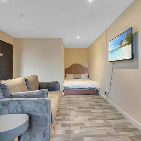 Apartment By Rehoboth - Overcomers- Deptford London