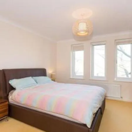 Riverview 1/2 Bedroom London
