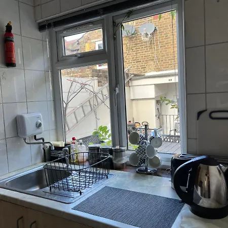 Bubblesbnb- Lovely 1 Bedroom Studio Flat Apartment *