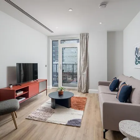 Altido New Near Battersea Power Station شقة