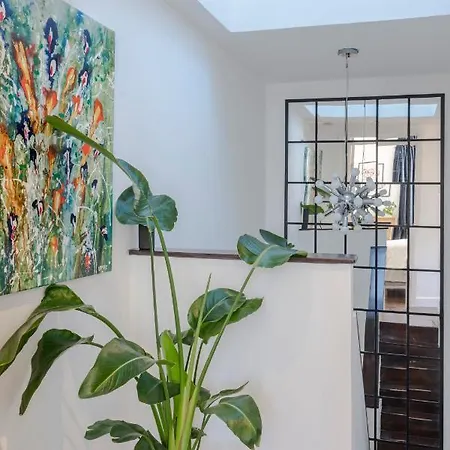 The Dalston Maisonette * Londyn
