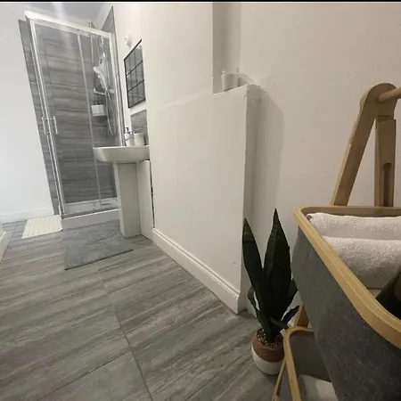 Charming 2 Bed Flat On Tower Bridge * London