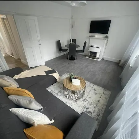 Charming 2 Bed Flat On Tower Bridge London