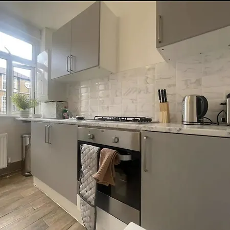 Charming 2 Bed Flat On Tower Bridge Apartment