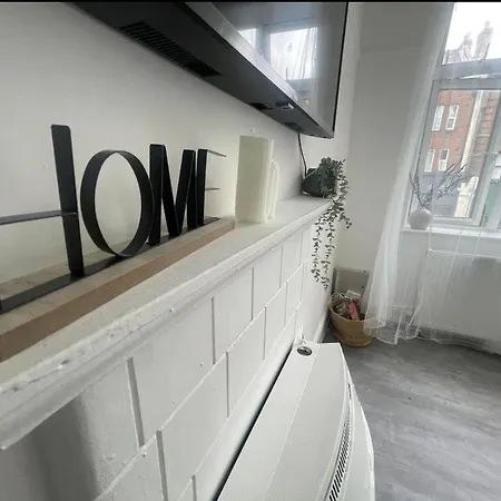 Charming 2 Bed Flat On Tower Bridge
