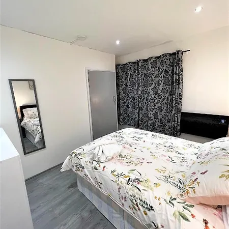 Stepney Beds To 24 * Londýn