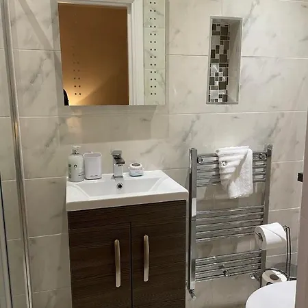 דירה Luxury 5 Star - Parking, Garden, Nr Greater Metro Stations
