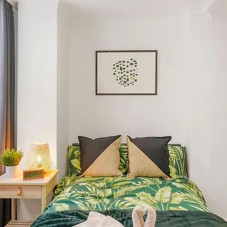 Apartment Modern 2 Bedroom In The Heart Of *