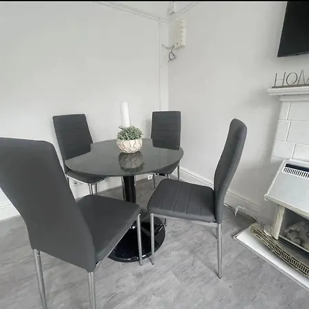 Charming 2 Bed Flat On Tower Bridge Apartment