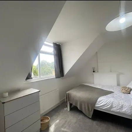 Charming 2 Bed Flat On Tower Bridge London