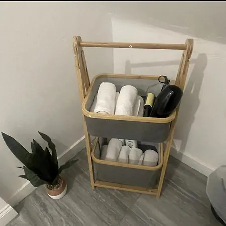 Charming 2 Bed Flat On Tower Bridge * London