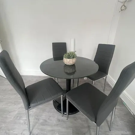 Charming 2 Bed Flat On Tower Bridge *