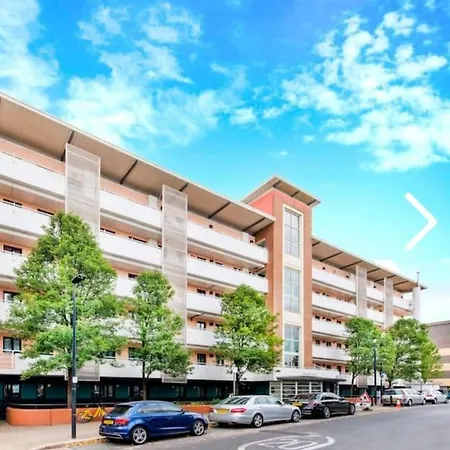 Bright, Interior, Close To The City, 2 Bedroom