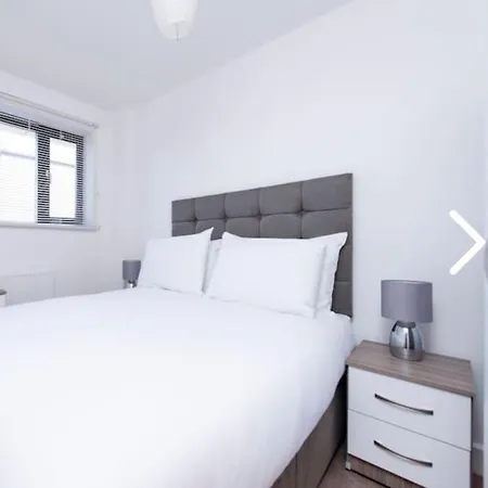 Bright, Interior, Close To The City, 2 Bedroom * London