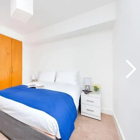 Bright, Interior, Close To The City, 2 Bedroom *