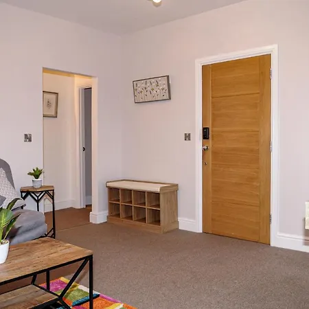 Luxury 5 Star - Parking, Garden, Nr Greater Metro Stations דירה