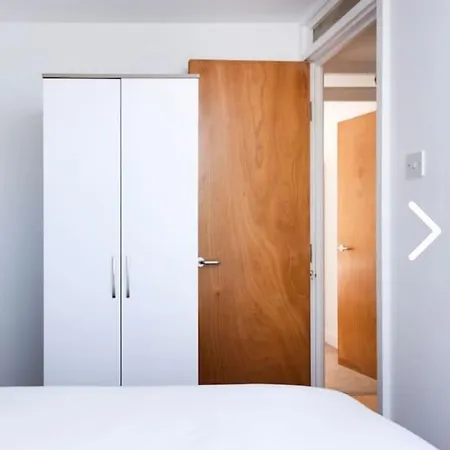 Bright, Interior, Close To The City, 2 Bedroom *