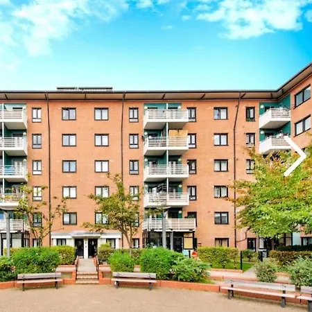 Bright, Interior, Close To The City, 2 Bedroom