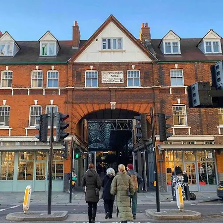 Modern Chic Flat In Shoreditch Apartment London