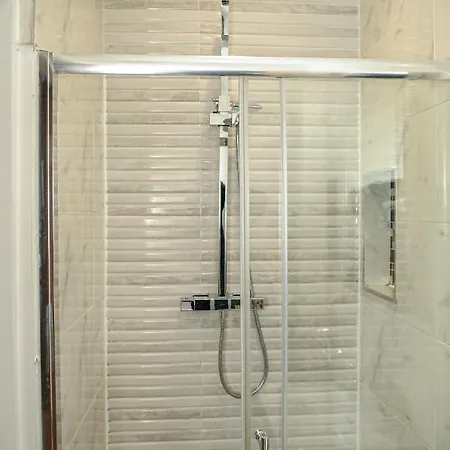 Luxury 5 Star - Parking, Garden, Nr Greater Metro Stations לונדון