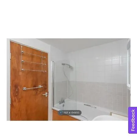 Bright, Interior, Close To The City, 2 Bedroom *