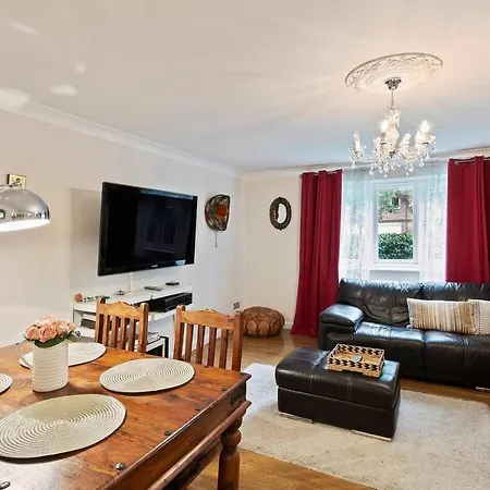 Beautiful And Cosy 2 Bedroom Flat * London