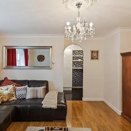 Beautiful And Cosy 2 Bedroom Flat * London